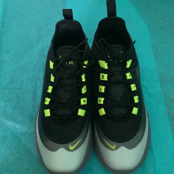 Nike Air Max Youth Size 7 in women’s would be size 9 color Grey Black Neon Green - Picture 3 of 7